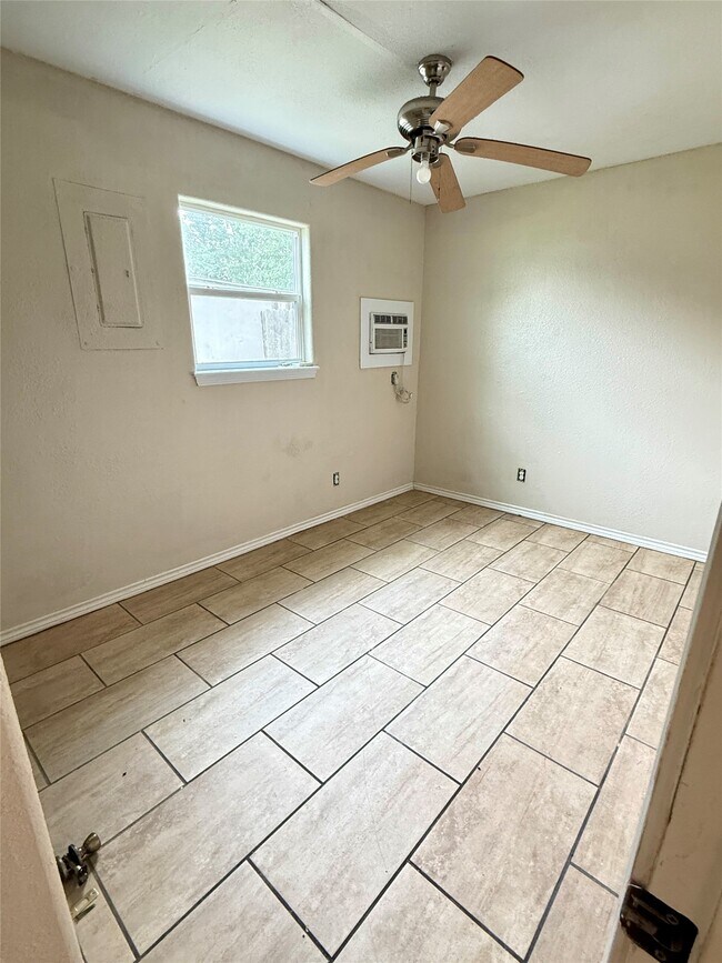 Building Photo - 17433 Cr-945