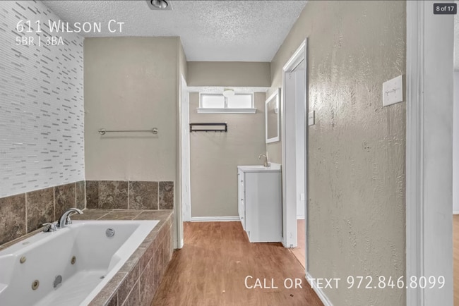 Building Photo - 611 Wilson Ct