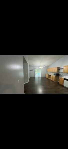 Building Photo - 209 Gatehouse Dr