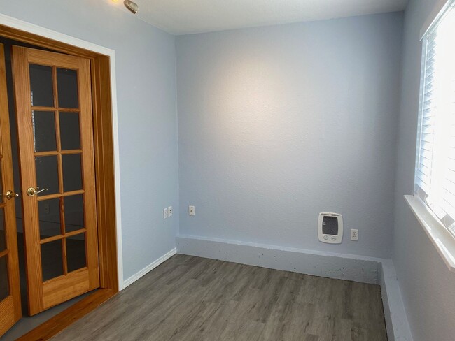 Building Photo - 4bd/1.75ba Carnation House