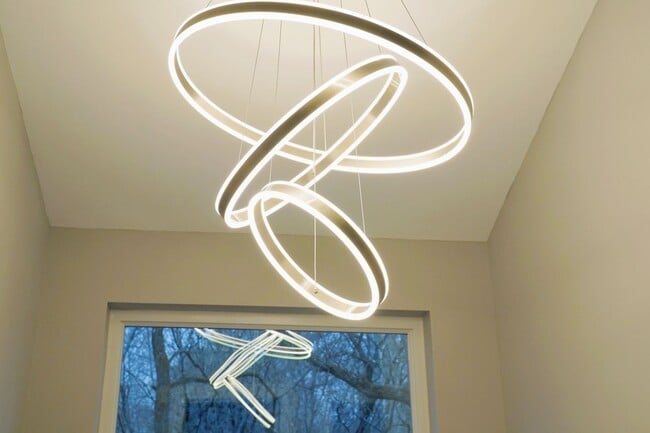 Building Photo - Modern, new construction in Williamstown!