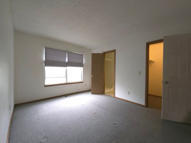 Building Photo - Spacious Tri-Level Home in Lafayette