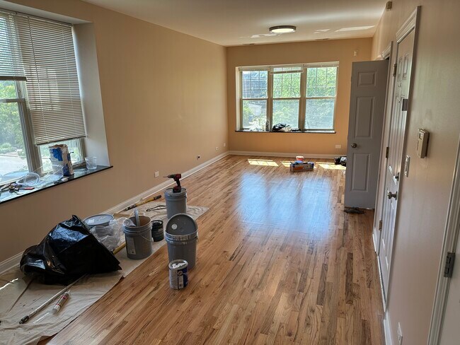 Living room - 1845 N Honore St