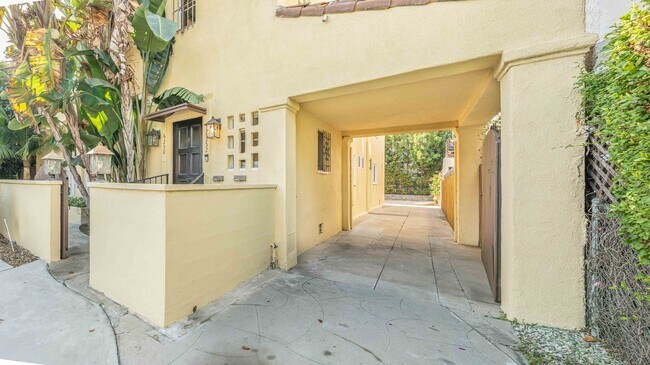 Building Photo - 6252 Commodore Sloat Dr