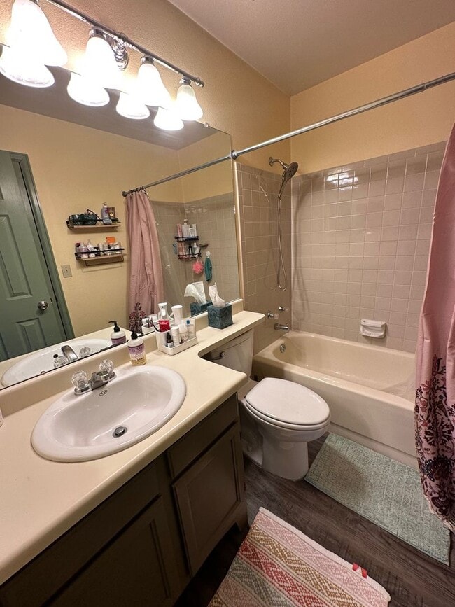 Building Photo - "Rare Opportunity" 3 bedroom 2 bath in the...