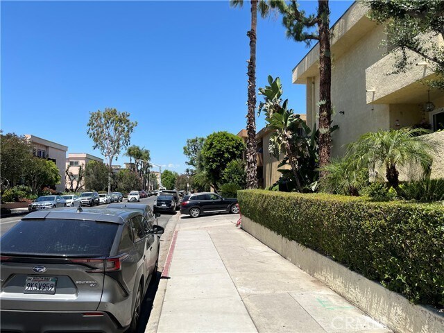 Building Photo - 5328 Newcastle Ave