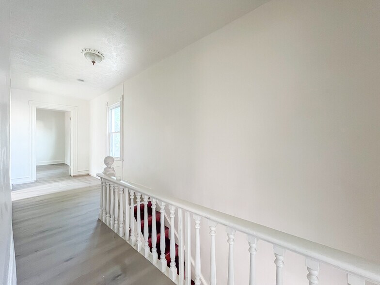 Building Photo - 1005 Maplewood Ave