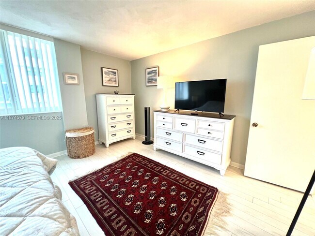 Building Photo - 125 S Ocean Ave