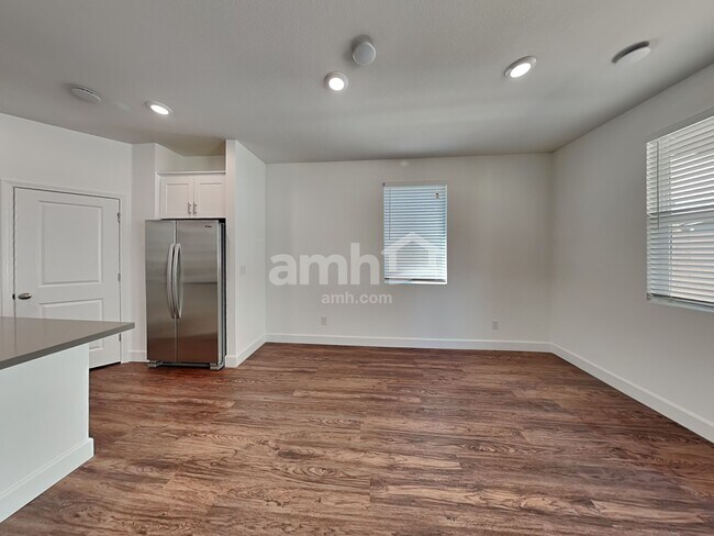 Building Photo - 10144 W Oleta Ave