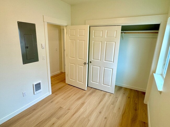 Building Photo - Brentwood-Darlington Fully Remodeled Bungalow with Huge Fenced Yard, A/C, Water/Sewer Included!