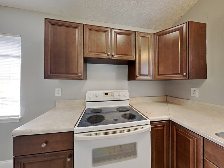 Building Photo - 907 19th St