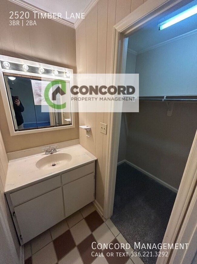 Building Photo - 2520 Timber Ln