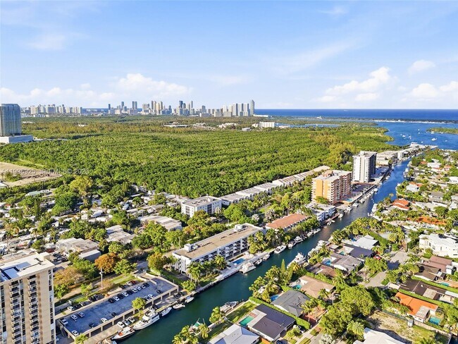 Building Photo - 2370 NE 135th St