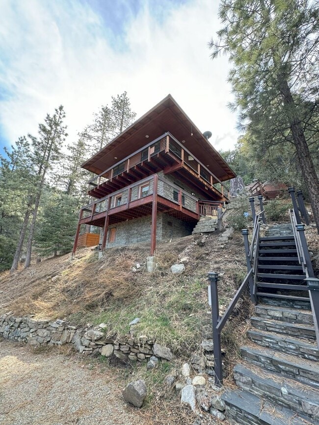 Building Photo - 2-Bed, 1-Bath Mountain Cabin Retreat with ...