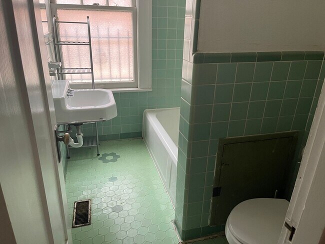 Building Photo - 816 Sherman St