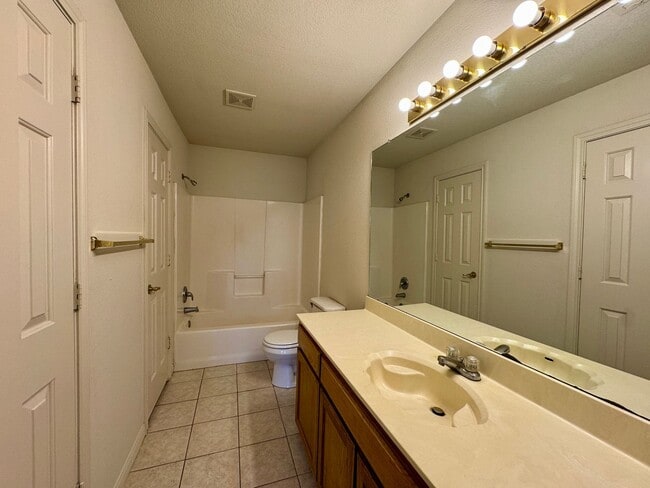 Building Photo - Duplex