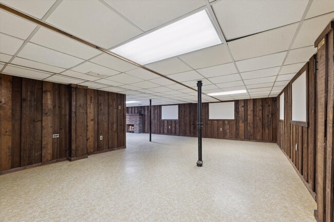 Building Photo - 25568 Kinyon St