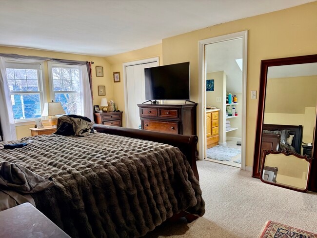 Building Photo - 740 Belmont St