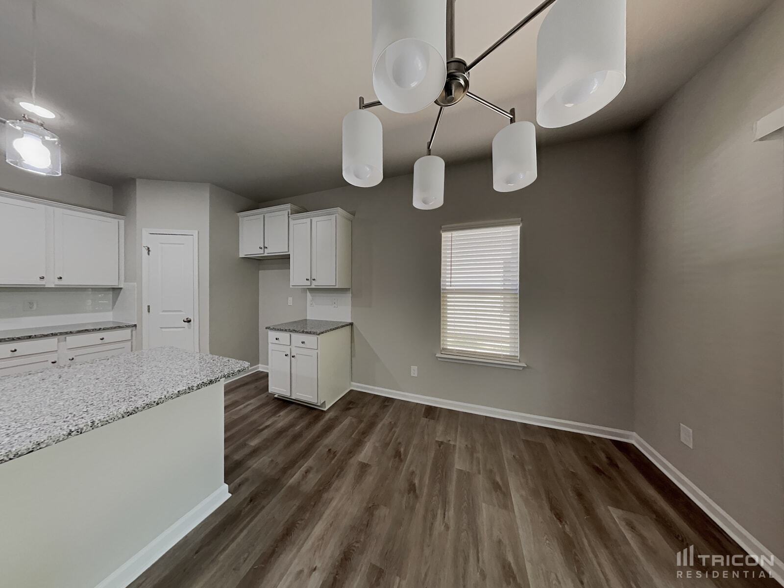 Building Photo - 233 Spring Knoll Dr