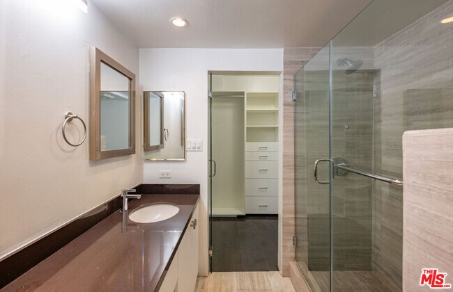 Building Photo - 8787 Shoreham Dr