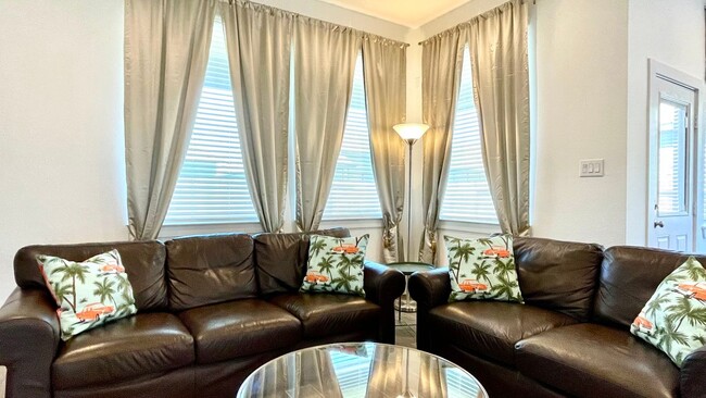Building Photo - 4516 Bartagrass Dr