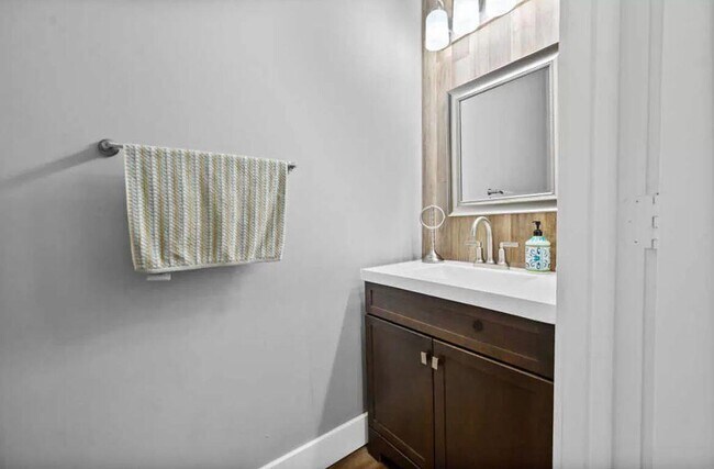 Building Photo - 11185 Grandview Mnr