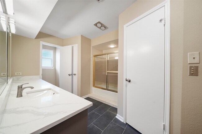 Building Photo - 12719 Ashford Chase Dr