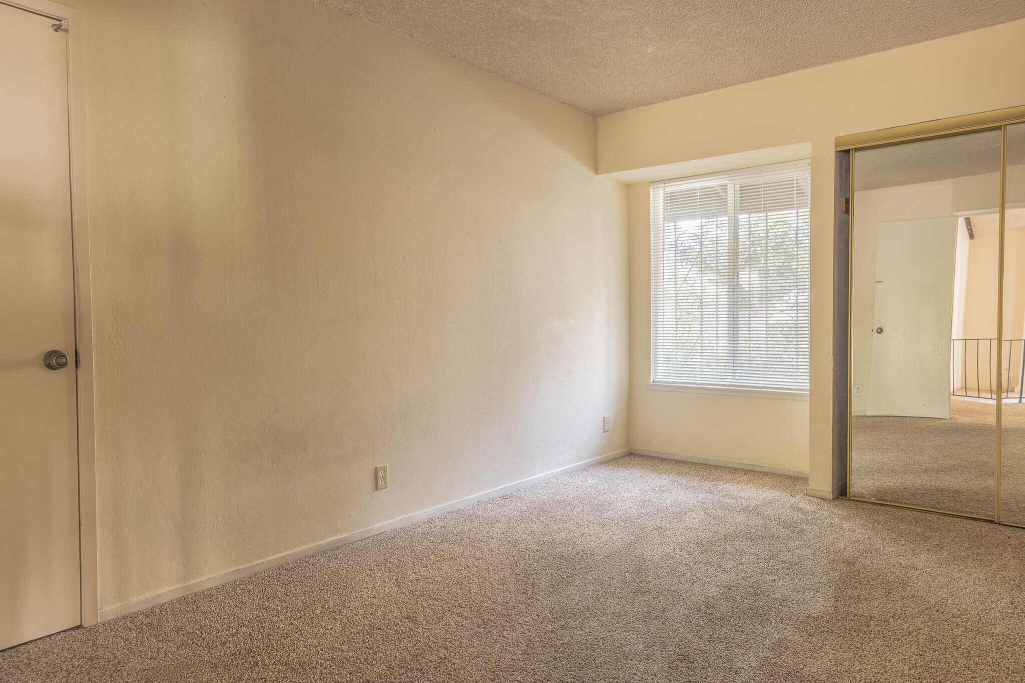 Building Photo - 7084 Via Ramada