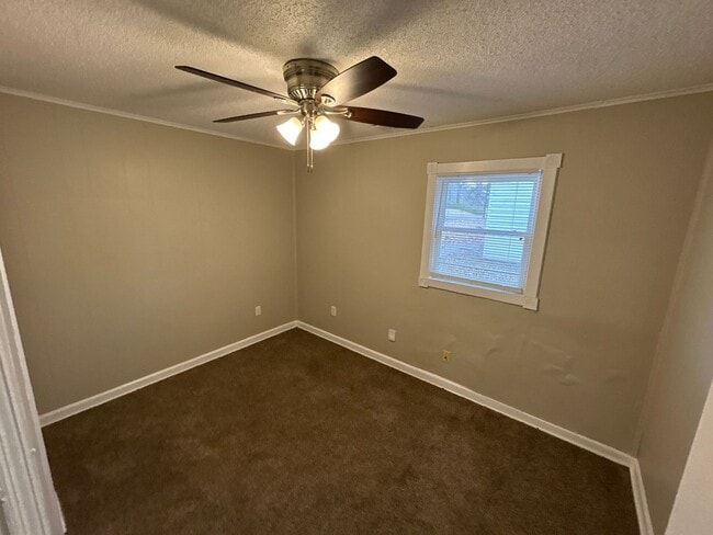 Building Photo - 887 Par Ave