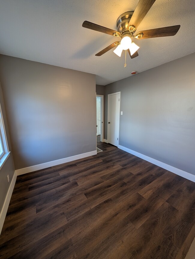 Building Photo - 621 SW Oakley Ave