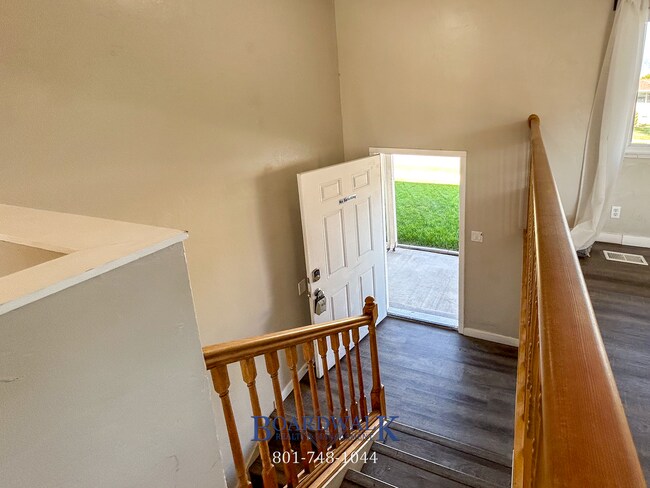Building Photo - Spacious 4-Bed Home with In-Law