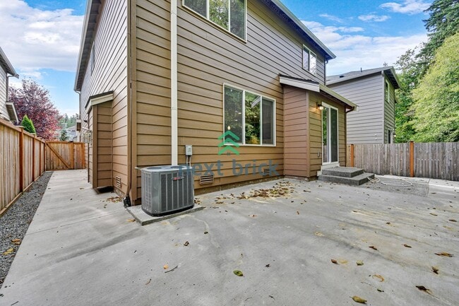 Building Photo - Bothell 5BR 3Bath-on a quiet neighborhood ...