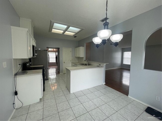 Building Photo - 3304 Santa Inez St