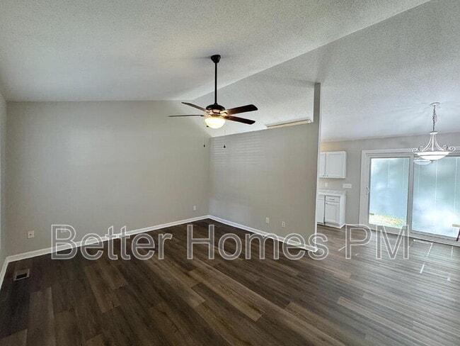 Building Photo - 5949 Presentation St