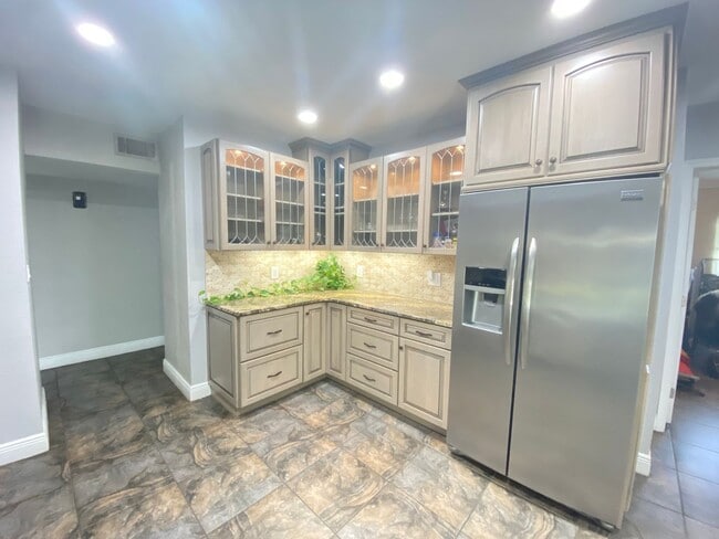 Building Photo - 701 Denton Rd