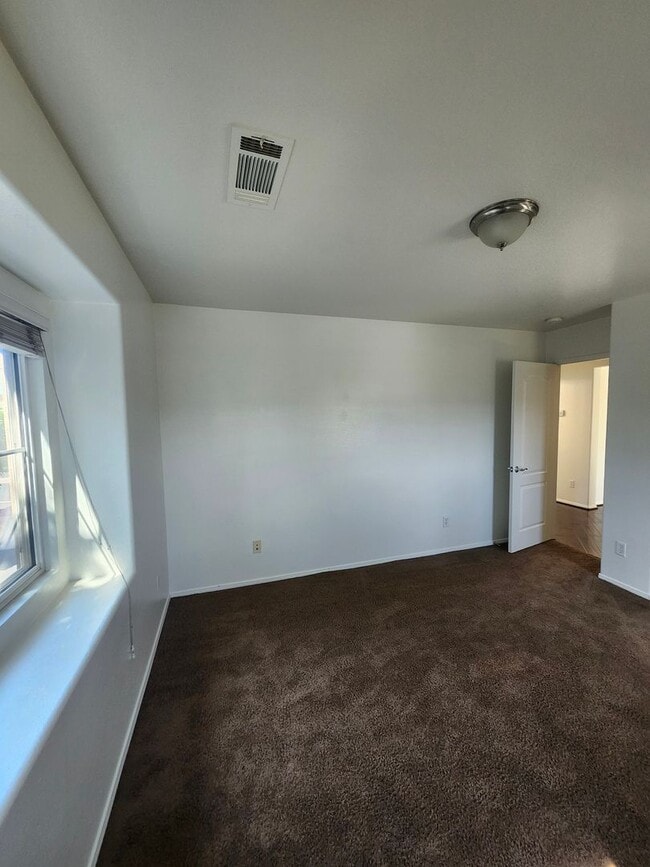 Building Photo - Chino 4 bedroom Beauty
