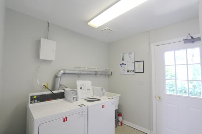 Building Photo - 337 N Carter St