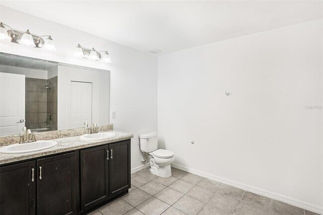 Building Photo - 1211 Canyon Oaks Dr