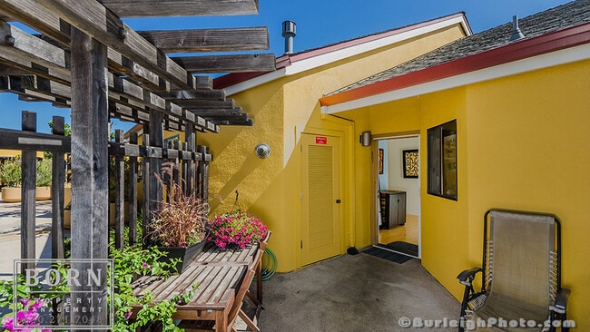 Building Photo - 939 Laurel St