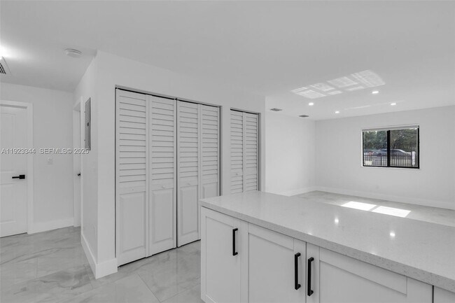 Building Photo - 1411 NW 40th St