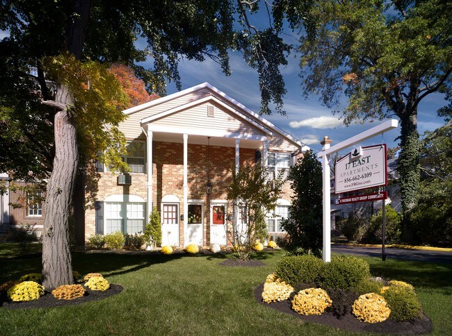 Building Photo - 17 East