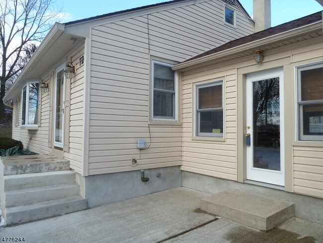 Building Photo - 72 Kennedy Rd