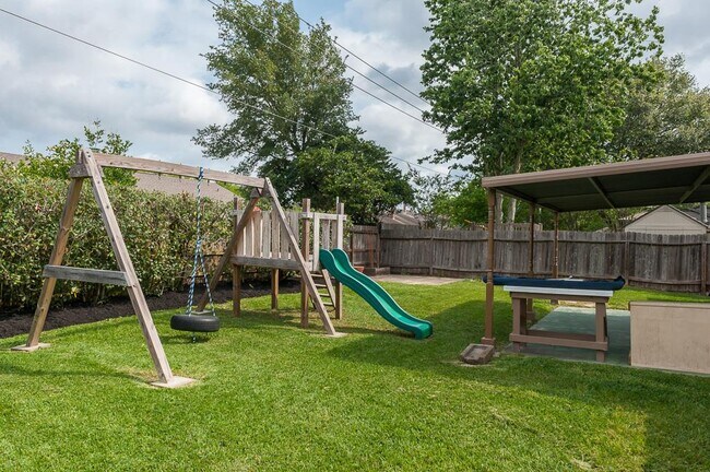 Building Photo - 2318 Colonial Ridge Dr