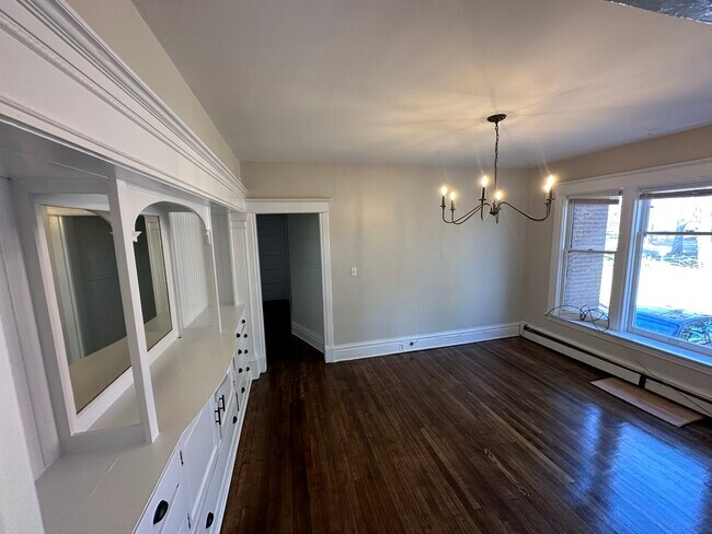 Building Photo - 447-449 W Walnut St