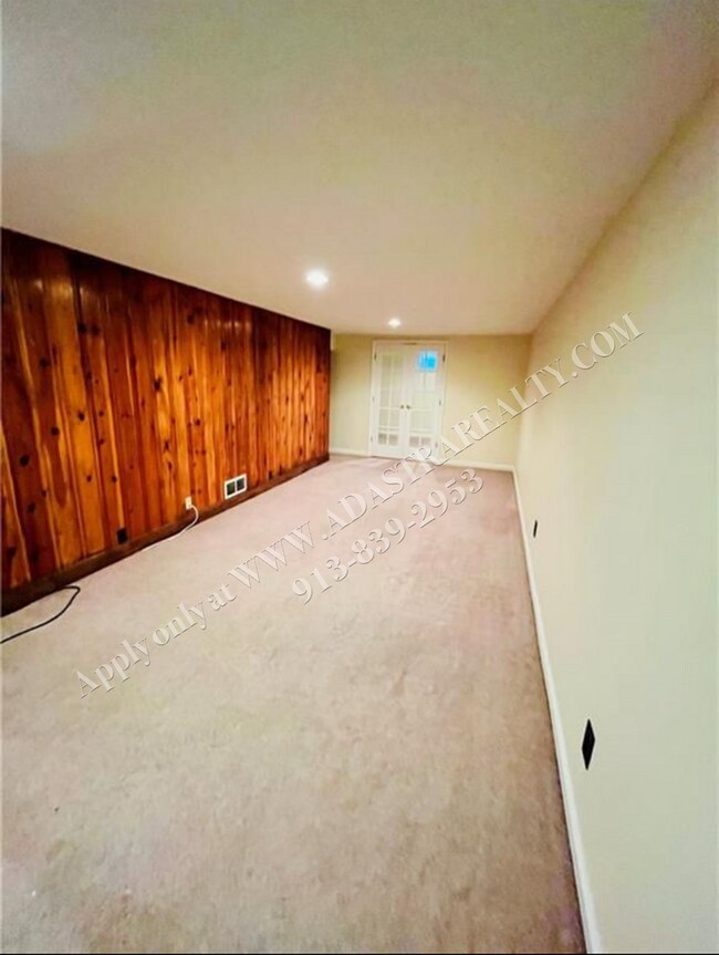 Building Photo - Charming 3 Bed 2 Bath Home-Coming SOON!