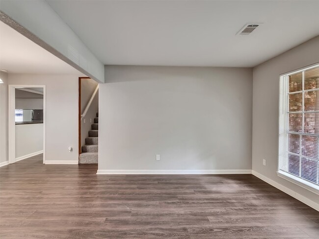 Building Photo - 2030 Lone Rock Dr
