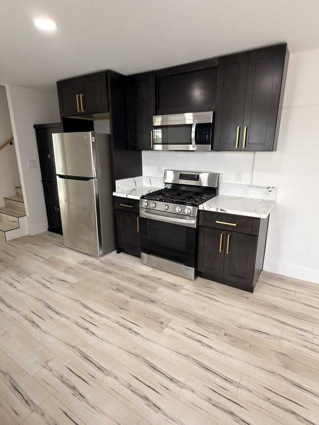 Building Photo - 5536 Encina Dr