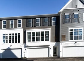 Building Photo - 321 Parade St