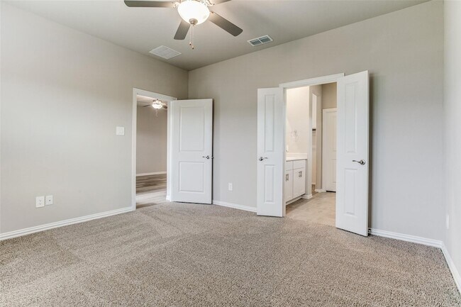 Building Photo - 612 McKenna Dr