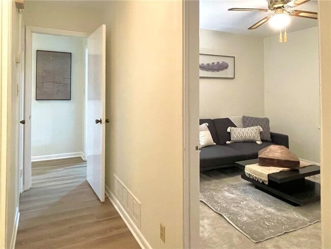 Building Photo - 4457 Frontier Way NE